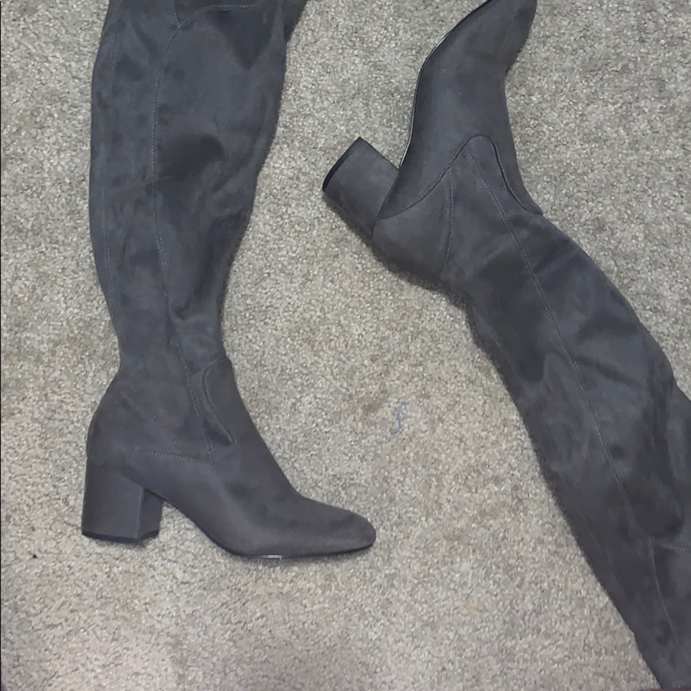 Shoes - Picture 3 of 6